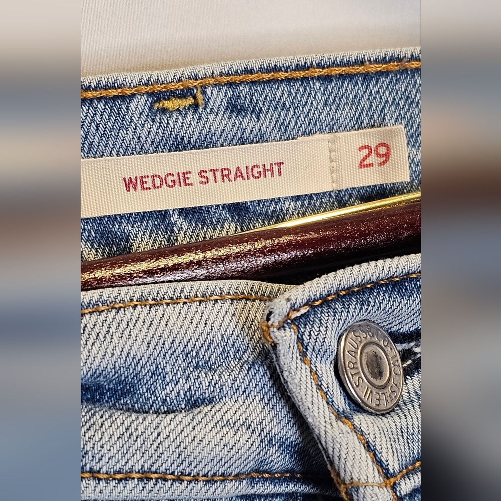 Levis Wedgie Straight Women's Distressed Jeans - Picture 4 of 4